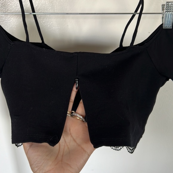 Solemio cold shoulder crop top - Picture 4 of 6